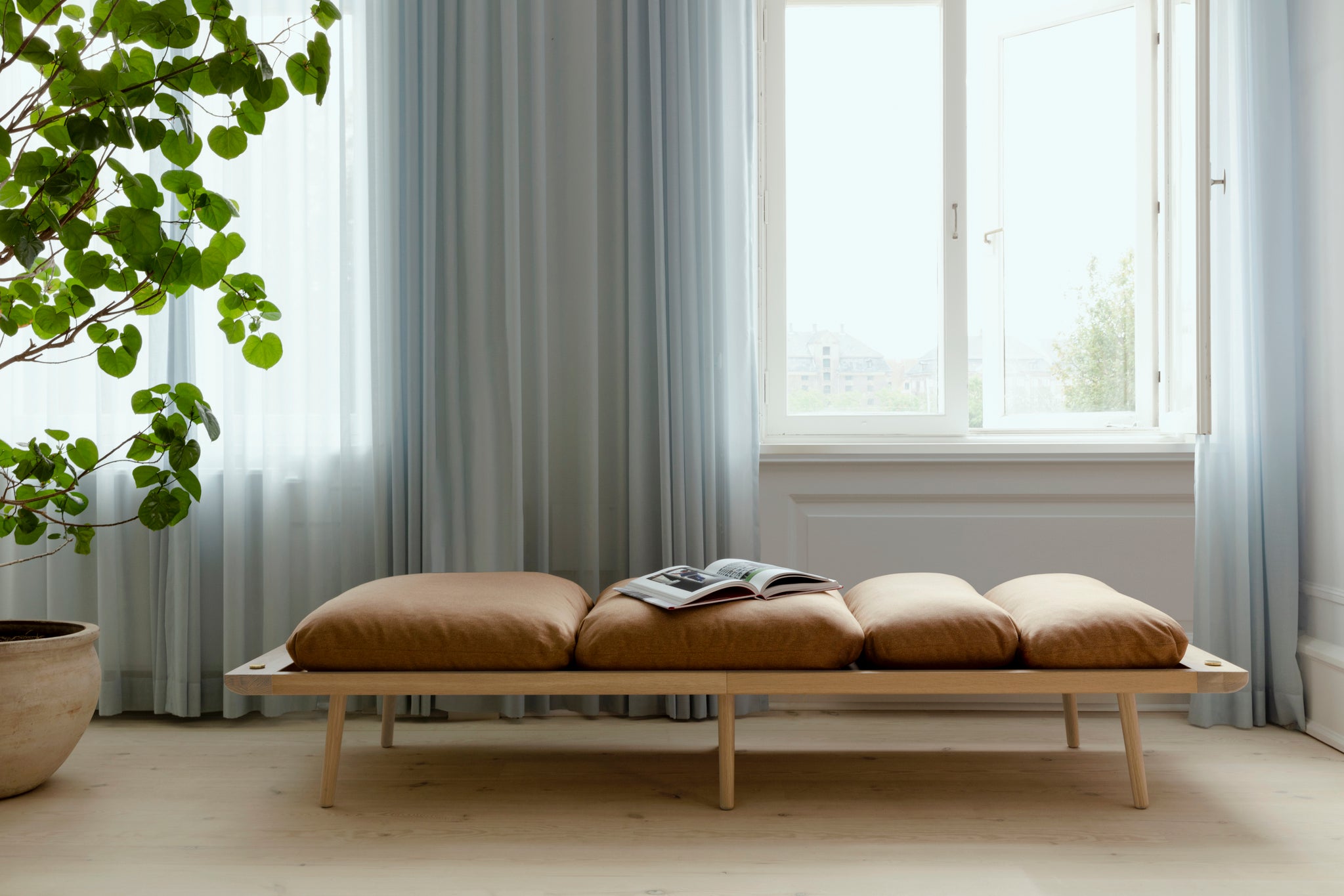 Lounge Around | Daybed